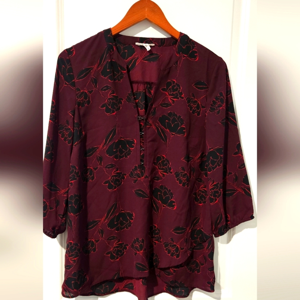 Maurices M maroon and black floral blouse